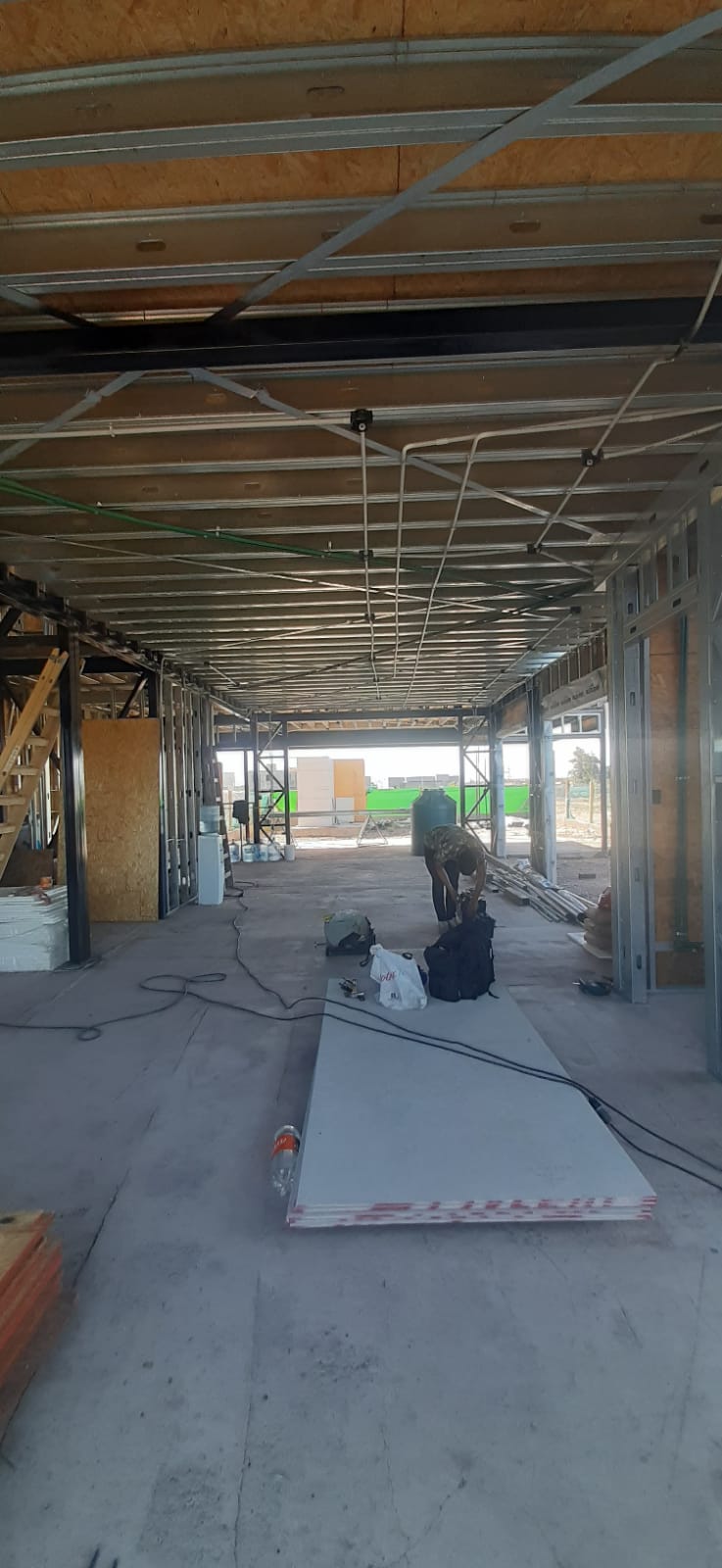 Recorrido electrico en cielorraso de obra en steel frame
