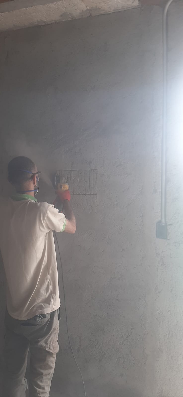 Canalizacion y preparacion de muro para instalacion electrica embutida